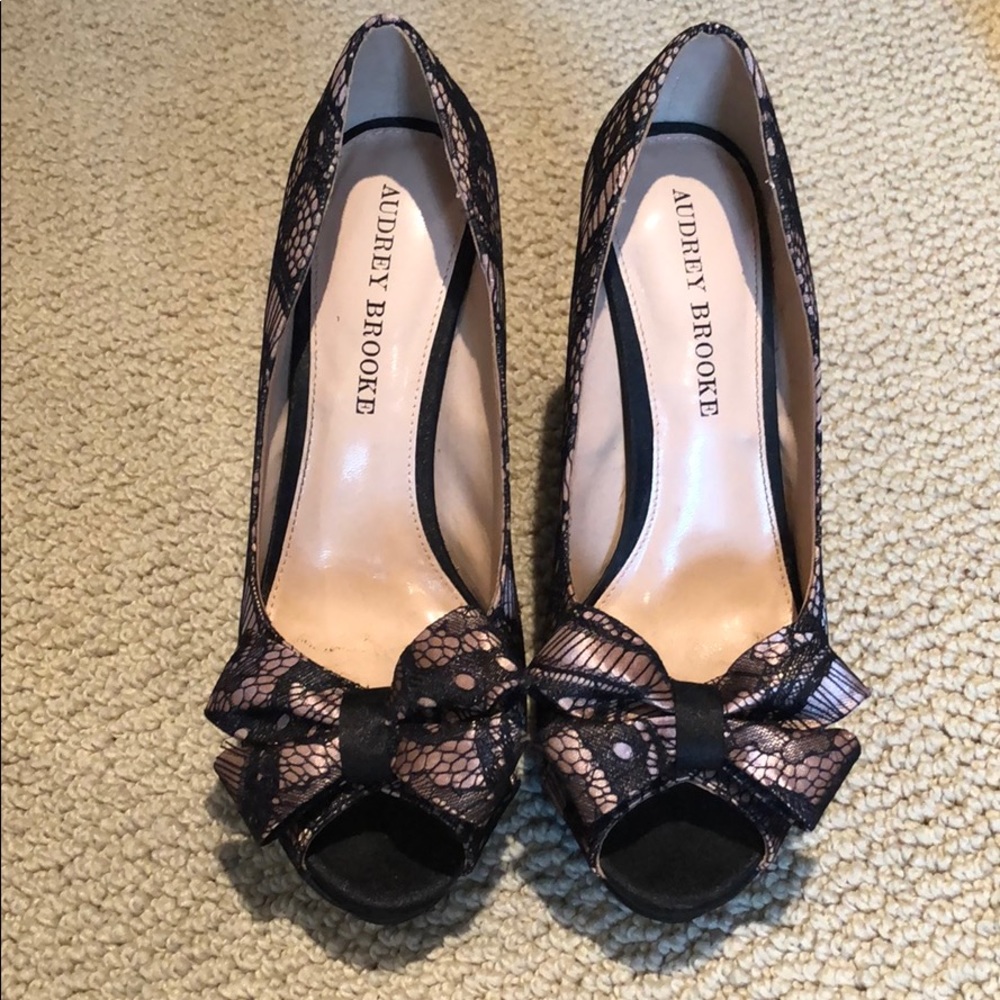 Audrey Brooke Bow Heels